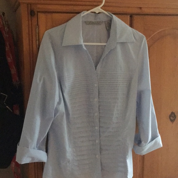 Larry Levine Tops - Pinstriped fitted blouse